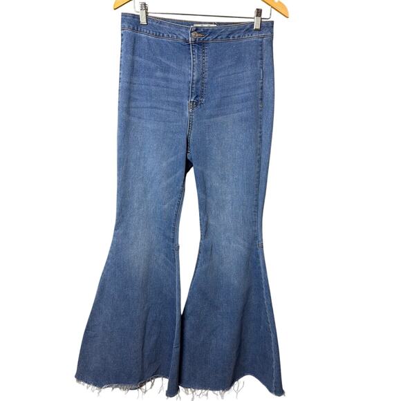 We The Free Just Float On Flare Jeans Wide Bell Bottom Light Wash Size 30 Boho - Picture 3 of 10